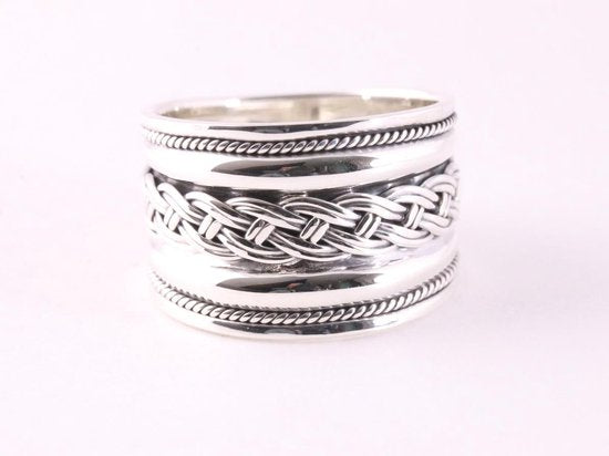 Brede zilveren ring met vlechtmotief en kabelpatronen afbeelding 4