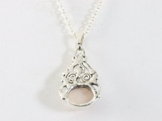 Opengewerkte zilveren hanger met roze aragoniet aan ketting afbeelding 3
