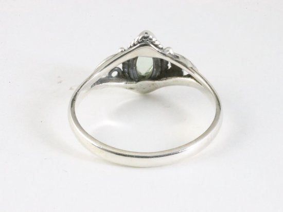 Fijne bewerkte zilveren ring met groene amethist afbeelding 3