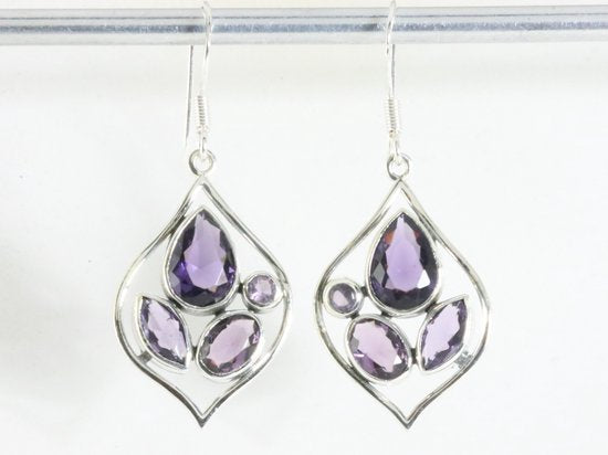Opengewerkte zilveren oorbellen met amethist afbeelding 3