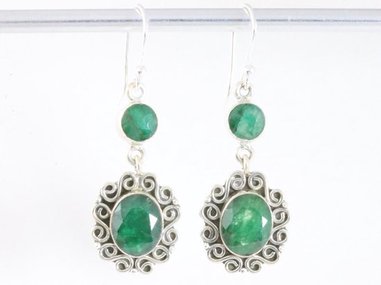 Lange bewerkte zilveren oorbellen met smaragd afbeelding 4