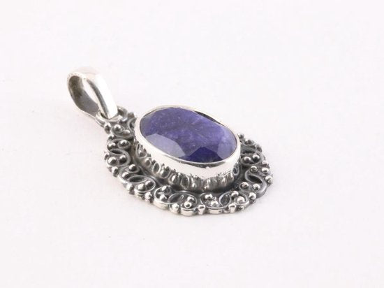 Bewerkte zilveren hanger met blauwe saffier afbeelding 2