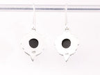 Bewerkte zilveren oorbellen met onyx afbeelding 3