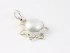 Fijne opengewerkte zilveren hanger met zoetwater parel aan ketting afbeelding 2