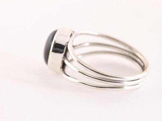 Opengewerkte zilveren ring met onyx afbeelding 2
