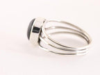 Opengewerkte zilveren ring met onyx afbeelding 2