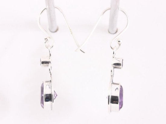 Opengewerkte zilveren oorbellen met amethist afbeelding 2