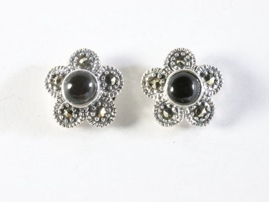 Fijne zilveren oorstekers met onyx en marcasiet afbeelding 1
