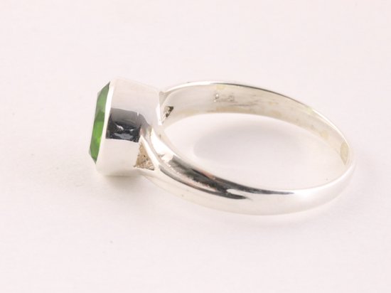 Zilveren ring met peridoot afbeelding 2