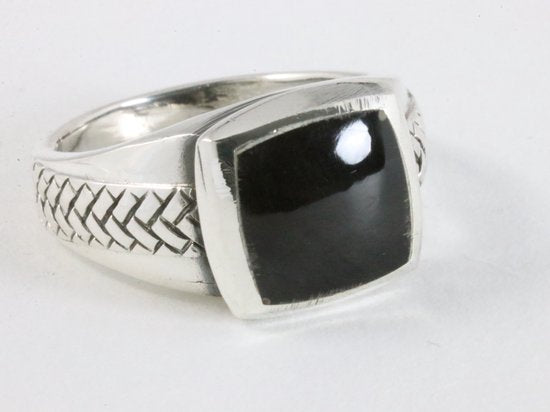 Zware bewerkte zilveren ring met onyx afbeelding 1