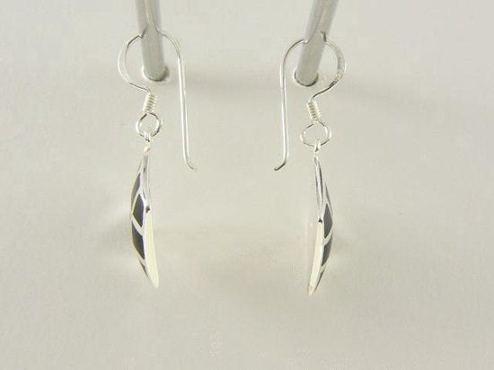 Ruitvormige zilveren oorbellen met onyx afbeelding 3