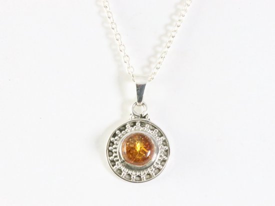 Fijne bewerkte ronde zilveren hanger met amber aan ketting afbeelding 4