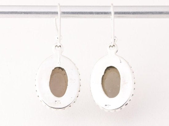 Bewerkte ovale zilveren oorbellen met rookkwarts afbeelding 3
