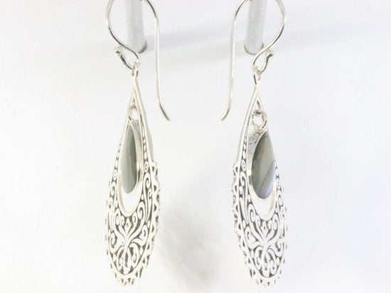 Grote opengewerkte zilveren oorbellen met abalone schelp afbeelding 2