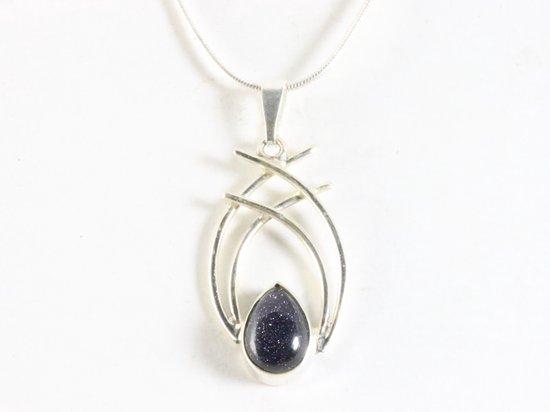 Opengewerkte zilveren hanger met blauwe zonnesteen aan ketting afbeelding 4