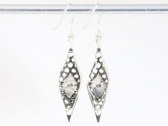 Opengewerkte zilveren oorbellen met blauwe turkoois afbeelding 2