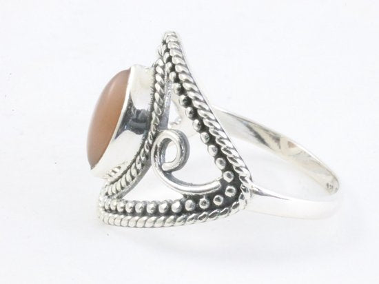 Opengewerkte zilveren ring met perzik maansteen afbeelding 2