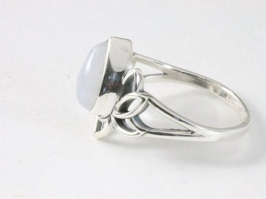 Opengewerkte zilveren lotus bloem ring met regenboog maansteen afbeelding 2