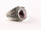 Bewerkte zilveren ring met granaat afbeelding 1