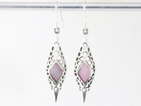 Opengewerkte zilveren oorbellen met roze parelmoer afbeelding 3