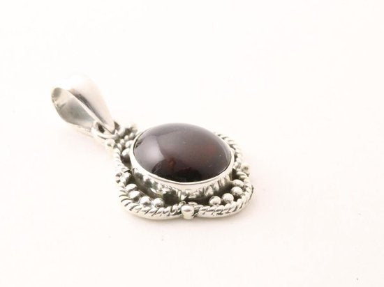Bewerkte zilveren hanger met granaat aan ketting afbeelding 2