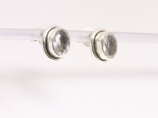 Fijne ovale zilveren oorstekers met bergkristal afbeelding 2