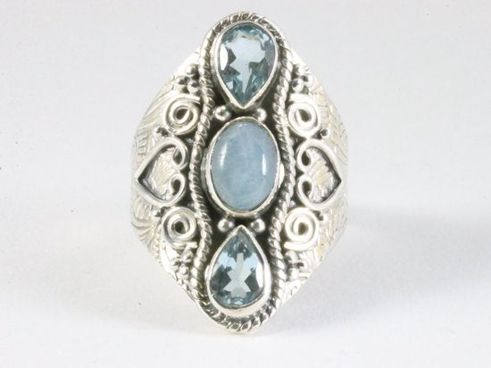 Langwerpige bewerkte zilveren ring met aquamarijn en blauwe topaas afbeelding 4