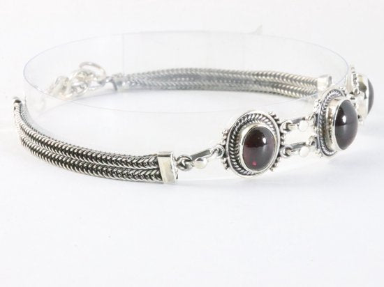 Bewerkte zilveren armband met granaat afbeelding 2