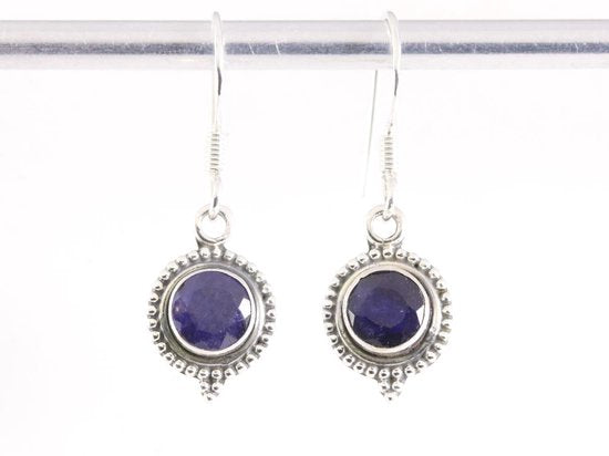 Fijne bewerkte ronde zilveren oorbellen met blauwe saffier afbeelding 4