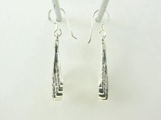 Bewerkte zilveren oorbellen met marcasiet afbeelding 3