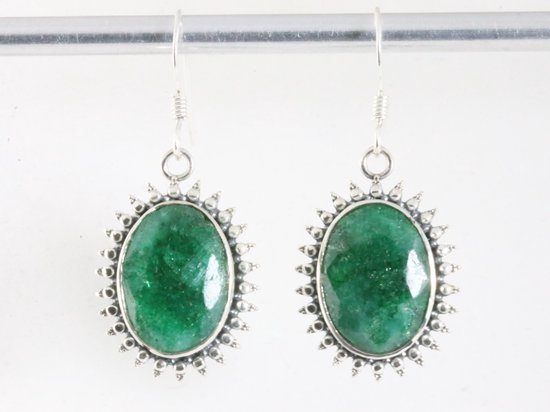 Bewerkte zilveren oorbellen met smaragd afbeelding 4