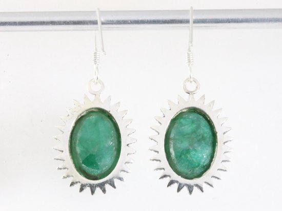 Bewerkte zilveren oorbellen met smaragd afbeelding 3