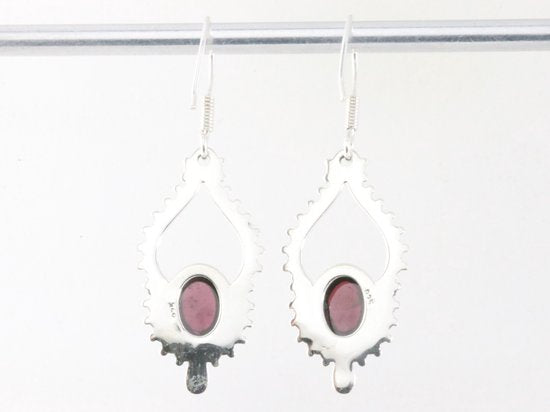 Bewerkte zilveren oorbellen met granaat afbeelding 3