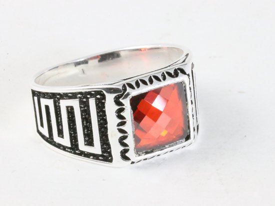 Bewerkte zilveren ring met rode kristal afbeelding 1