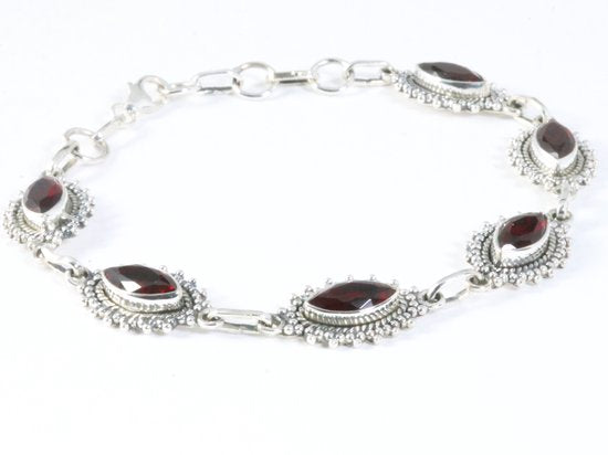 Bewerkte zilveren armband met granaat afbeelding 2