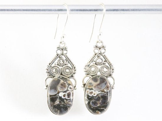 Bewerkte zilveren oorbellen met turitella agaat afbeelding 3