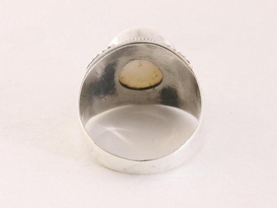 Bewerkte zilveren ring met zoetwater parel afbeelding 3