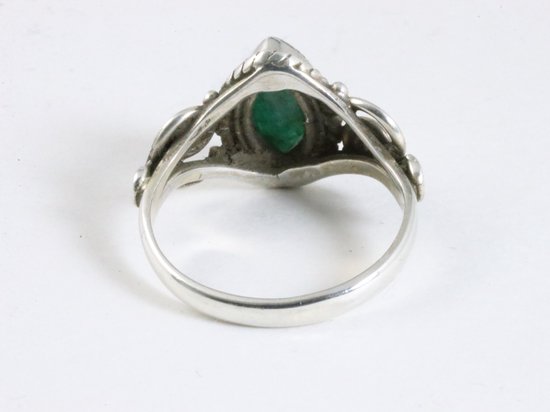 Fijne bewerkte zilveren ring met smaragd afbeelding 3