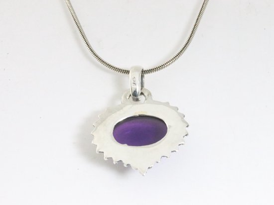 Bewerkte zilveren hanger met amethist aan ketting afbeelding 3
