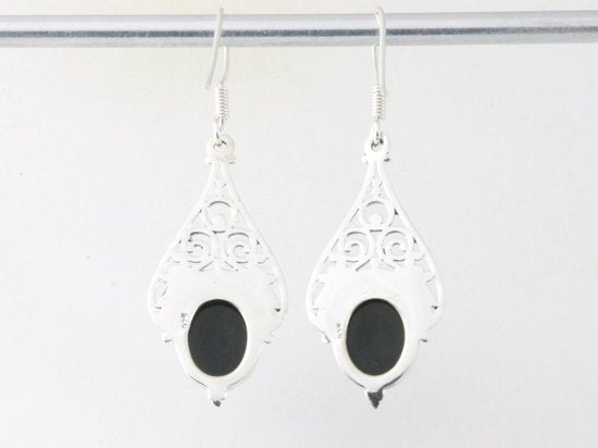 Lange opengewerkte zilveren oorbellen met onyx afbeelding 2