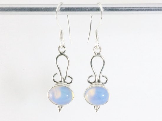 Fijne opengewerkte zilveren oorbellen met vuuropaal afbeelding 4