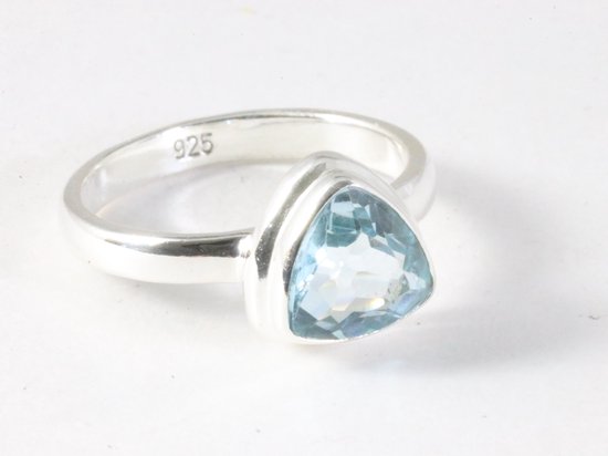 Hoogglans zilveren ring met blauwe topaas afbeelding 1