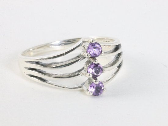 Opengewerkte hoogglans zilveren ring met 3 amethist stenen afbeelding 1