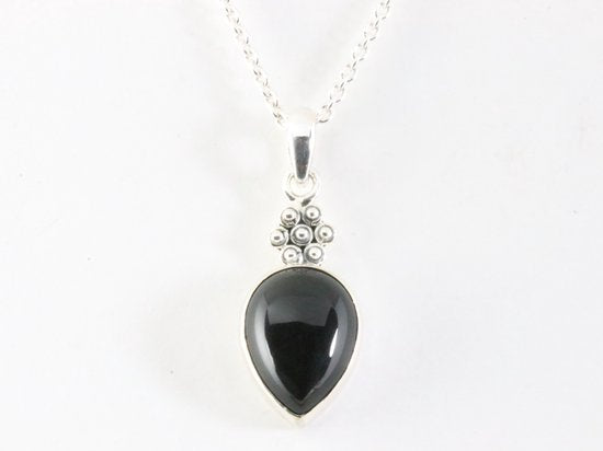 Bewerkte zilveren hanger met onyx aan ketting afbeelding 4