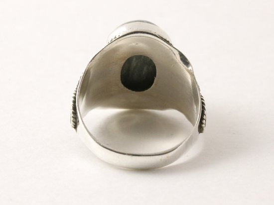 Bewerkte zilveren ring met groene serafiniet afbeelding 3