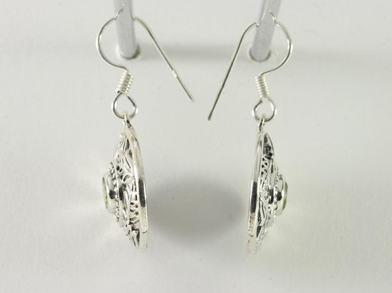 Ronde opengewerkte zilveren oorbellen met peridoot afbeelding 2