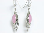 Lange opengewerkte zilveren oorbellen met rozenkwarts afbeelding 2