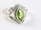 Fijne bewerkte zilveren ring met peridoot afbeelding 1
