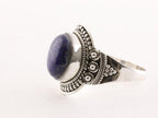 Bewerkte zilveren ring met lapis lazuli afbeelding 2
