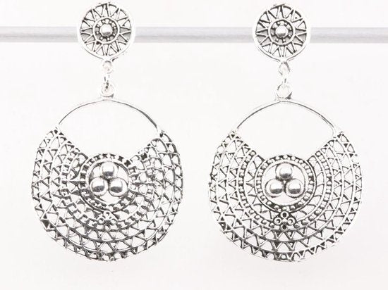 Grote ronde zilveren oorstekers met filigrein bewerking afbeelding 4